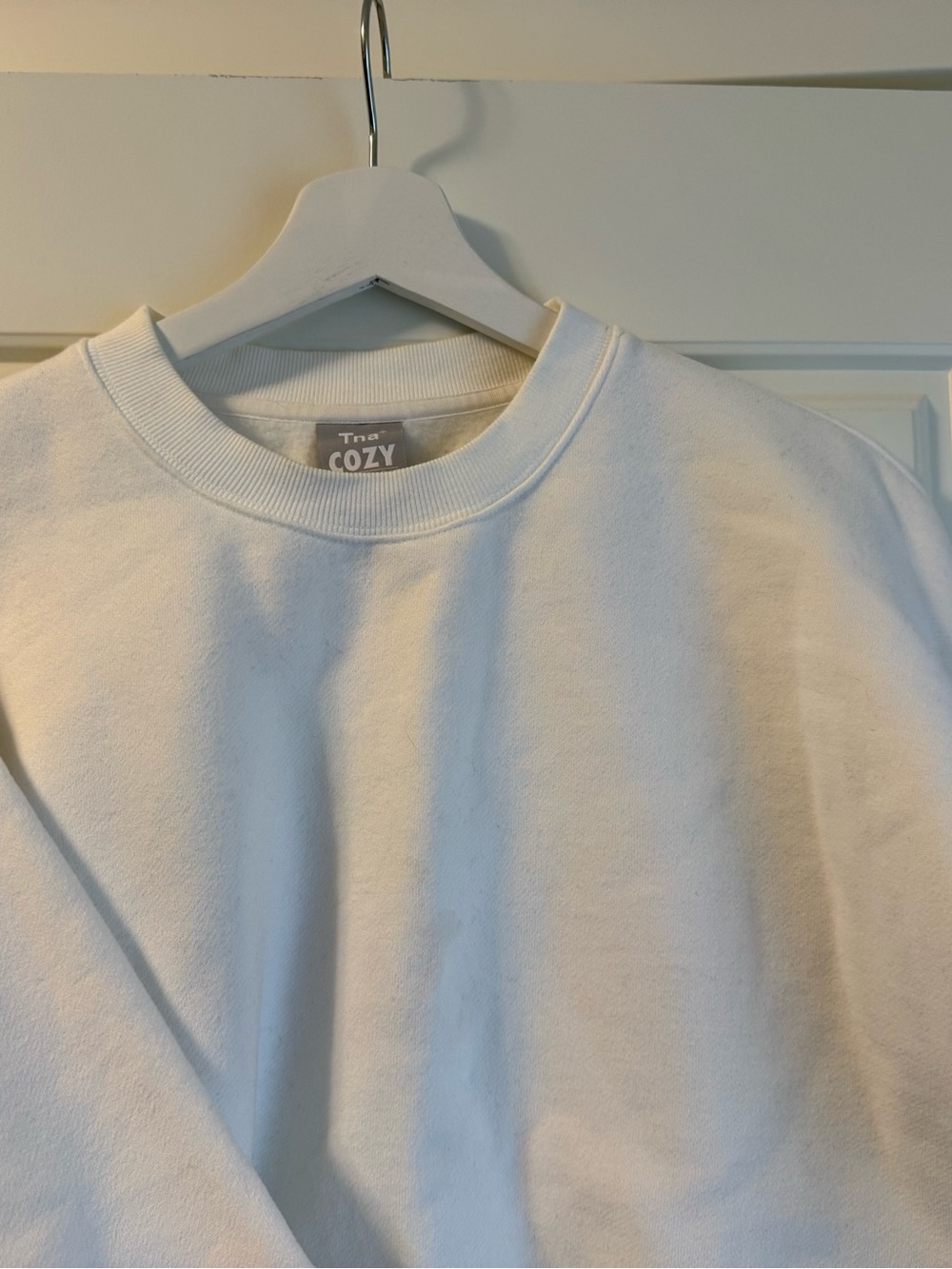 Aritzia Cozy Fleece Perfect Fit Cropped Crewneck (white / L)